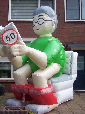Vrouw op WC €55,00