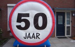 Verkeersbord met leeftijd, Pensioen of Geslaagd 1