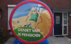 Verkeersbord met leeftijd, Pensioen of Geslaagd 2